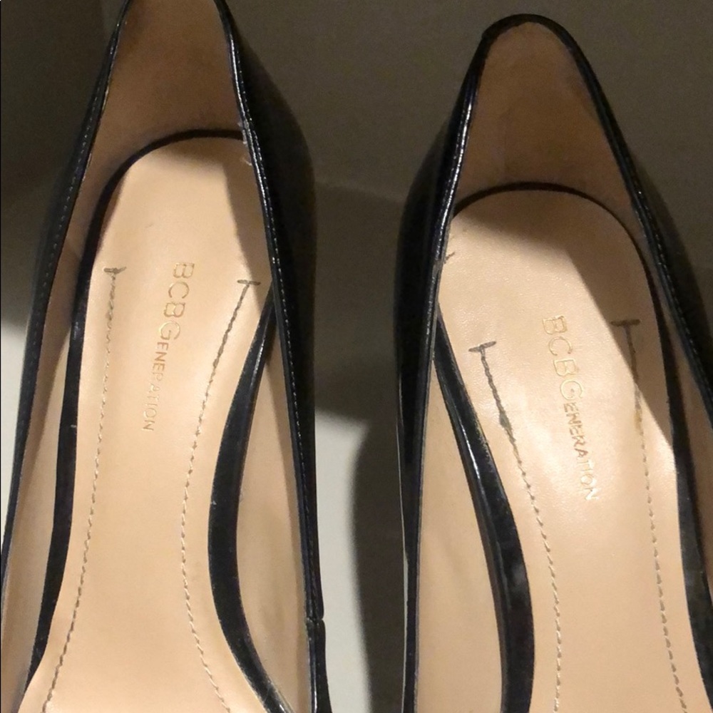 Gently worn BCBG Pumps 7.5 - Picture 3 of 5